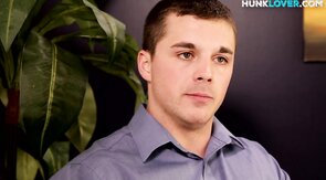 Smooth amateur hunk masturbates in solo until releasing