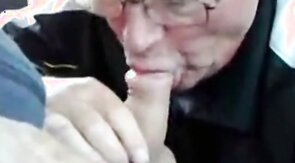 Older man cruise in car