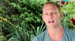 Shaven stud solo stroking his big shaft in outdoor