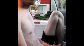 Exhibition Young Guy jacks in traffic