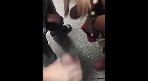 Putaria em banheirao publico