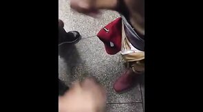 Putaria em banheirao publico