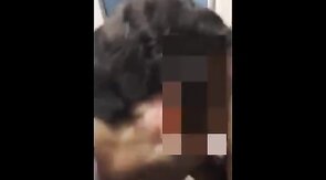 Putaria em banheirao publico