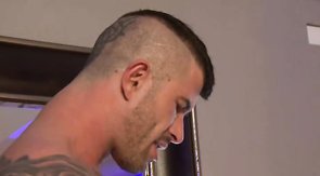 Impressive cock-sucking between the stunning bodybuilders