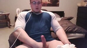 Muscle Nerd Jerk Off & Cum