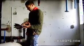 Vouyer pagou para ver macho gozar