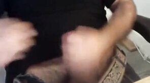 Maduro bonito e tesudo na  punheta