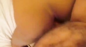 Prijatelj me jebe u guzu