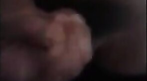 Amigao roludo gozando no vidro