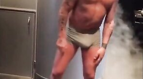 bulto Gianluca Vacchi