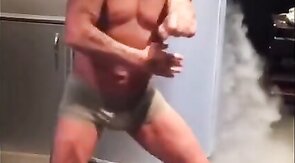 bulto Gianluca Vacchi