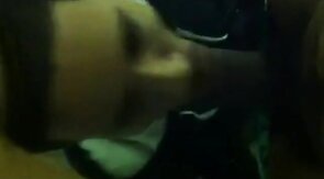 Chupando rolao no banheiro