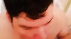 junge Schlampe wixxt Marks Schwanz