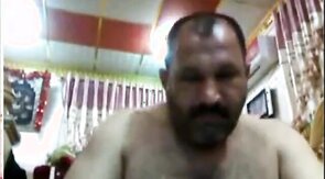 Punheta do maduro arabe