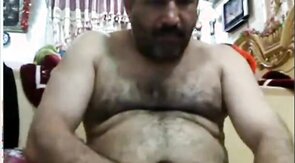 Punheta do maduro arabe