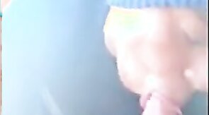 Novinho mama rolao e toma gala no carro