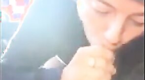 Novinho mama rolao e toma gala no carro