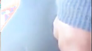 Novinho mama rolao e toma gala no carro