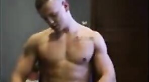 22YO FITNESS HUNK JERKING OFF