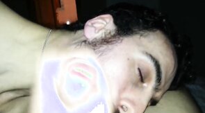 Chupou as bolas e o pau do amigo hetero