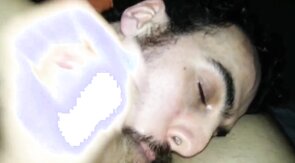 Chupou as bolas e o pau do amigo hetero