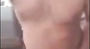 Mecanico leva dedada no cu por R$200