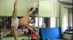 Pole-acrobat