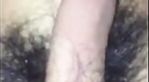 Japinha geme com piruzao no cu