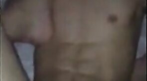 Japinha geme com piruzao no cu