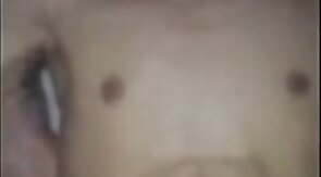 Japinha geme com piruzao no cu