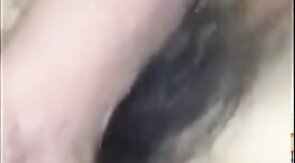Japinha geme com piruzao no cu
