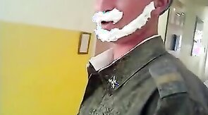 Soldado gostosinho flagrado no banho