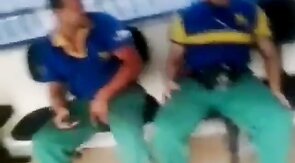 Metalurgico querendo pegar no pau do colega