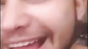 Mecanico leva dedada no cu por R$200