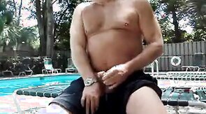 Poolside Cum Geyser