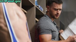Str8 trainer fucked by sportive twink in locker room