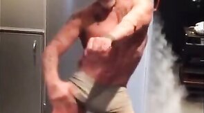 bulto Gianluca Vacchi