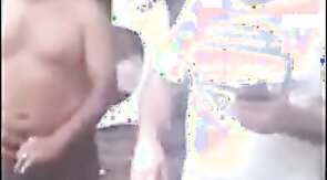 Mecanico leva dedada no cu por R$200