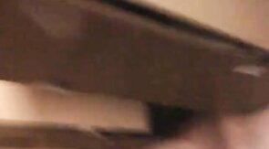 Flagra de pau duro no banheiro