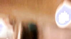 Flagra de pau duro no banheiro