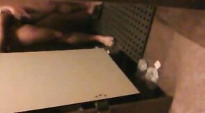 Flagra de pau duro no banheiro