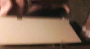 Flagra de pau duro no banheiro