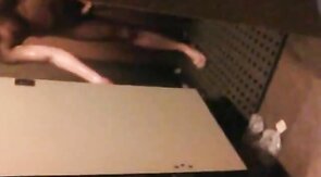 Flagra de pau duro no banheiro