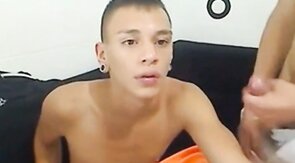 chupando y tragando semen
