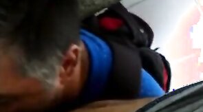 Maduro mamador me pega no banheiro.