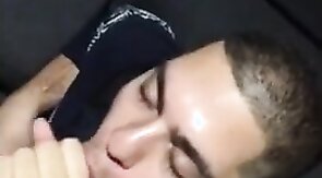 Bonitao com pinto na boca