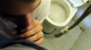 No banheiro da facul