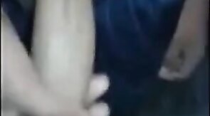 Cabeleireiro pega no pau do cliente