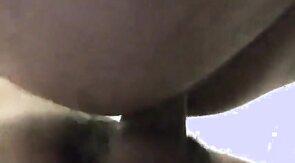 Urso e novinho no reservado do banheiro