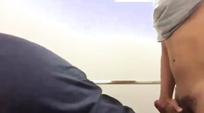 Urso e novinho no reservado do banheiro